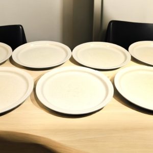 Set med 7 tallrikar från Höganäs Keramik, 24 cm i diameter