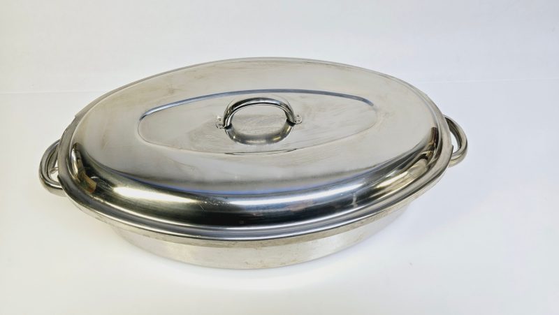 Elegant rostfri ugnsgryta med perforerad insats - 42 cm