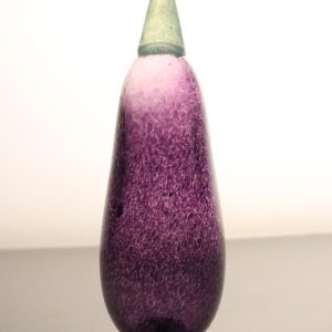 Unik handblåst glasdekoration i form av en aubergine – ca 20 cm