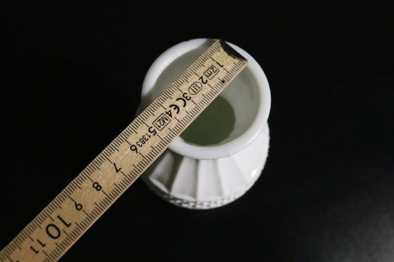 Vintage Vas i Opalinglas/Mjölkglas – Made in Taiwan