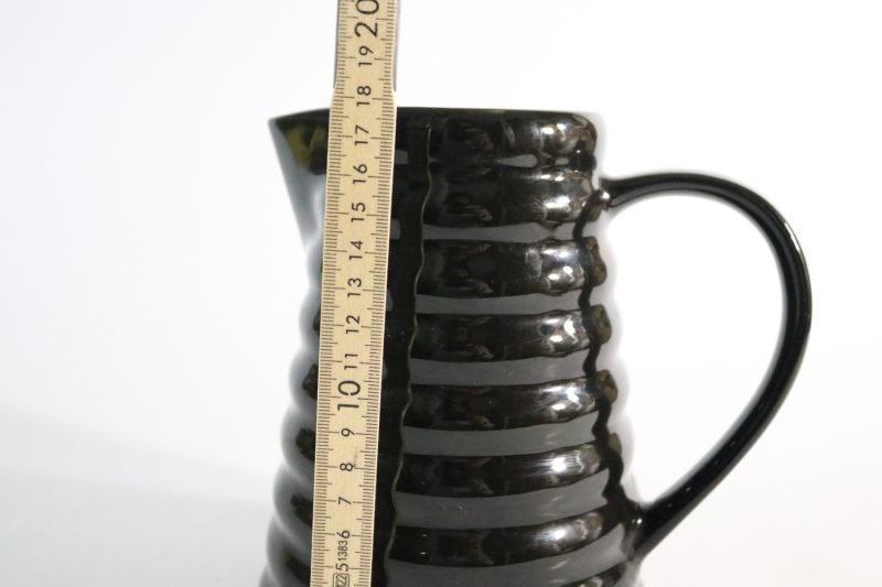 Elegant Svart Kanna "Bölja" från Åhléns, 18 cm