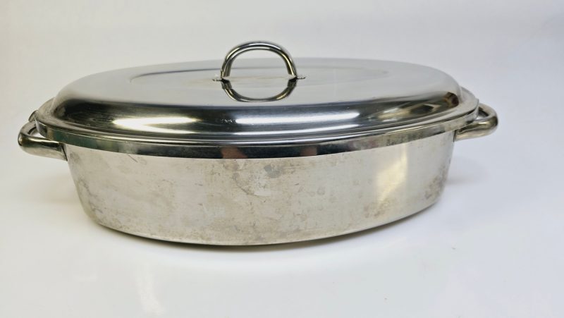 Elegant rostfri ugnsgryta med perforerad insats - 42 cm