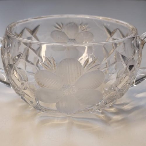 Öppen sockerskål eller Vintage skedskål ~ Wheel Cut Daisy med 2 hänklar