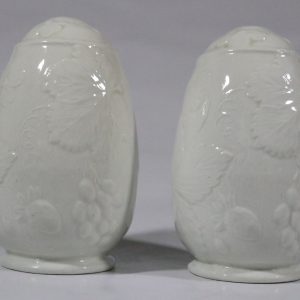 Salt & Pepparströ. Äggformade, made in England