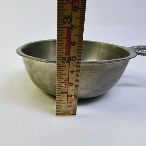 Antik tennkåsa – Tidlöst hantverk från 1800/1900-talet, Ø12 cm