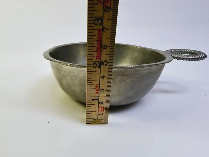 Antik tennkåsa – Tidlöst hantverk från 1800/1900-talet, Ø12 cm