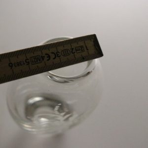 Elegant Glasvas med Graverad Design