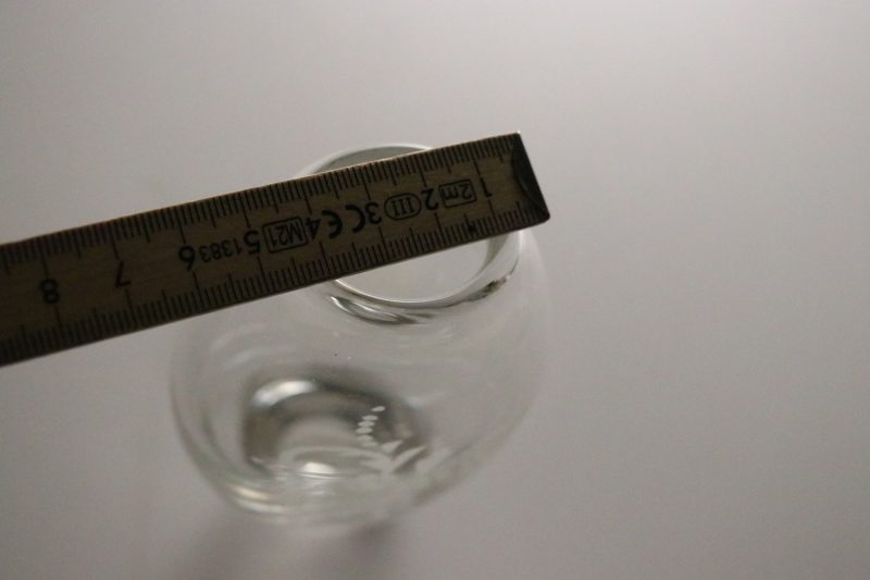 Elegant Glasvas med Graverad Design
