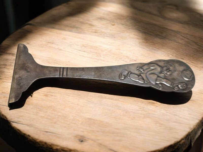 Vintage Barnbestick i nysilver med unikt fotbollsmotiv