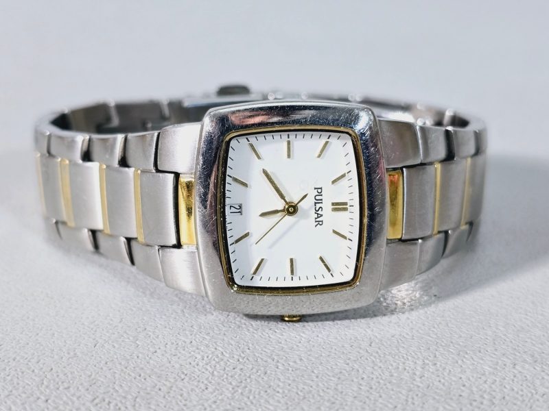 PULSAR WATER RESISTANT ST. STEEL VX82-X320 MOVEMENT JAPAN 580072