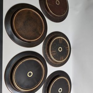 Flata mattallrikar, Arabia, "Ruska", Glaserad stengods, Designer: Ulla Procopé