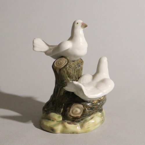 Elegant Porcelänsfigur – Duvor av Tengra, Spanien, 18 cm