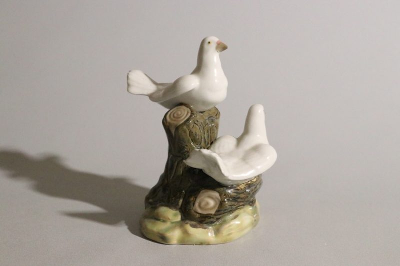 Elegant Porcelänsfigur – Duvor av Tengra, Spanien, 18 cm