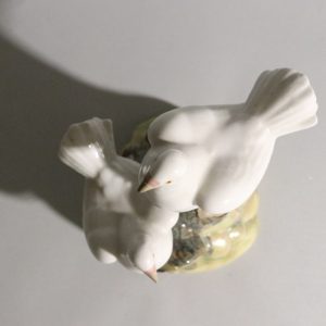 Elegant Porcelänsfigur – Duvor av Tengra, Spanien, 18 cm