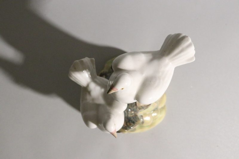 Elegant Porcelänsfigur – Duvor av Tengra, Spanien, 18 cm