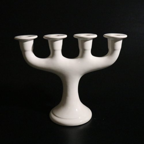 Elegant vit ljusstake i stilren design - 4 ljushållare
