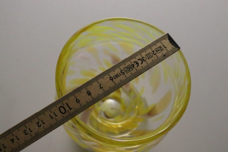 Skål, Virvlad konstglas med fot i klarglas, troligen från svensk glasbruk