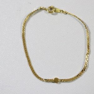 Stilrent guldfärgat armband med sten på