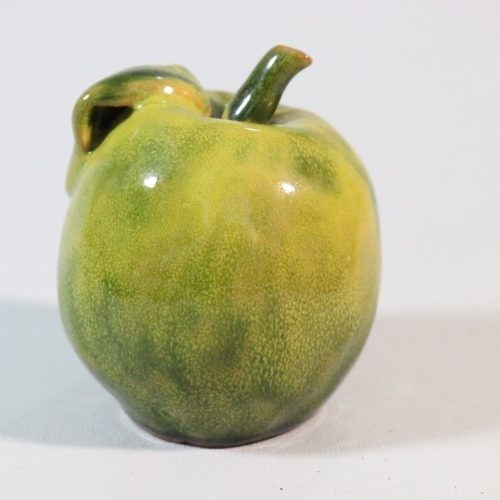 SKULPTUR, "äpple", glaserad lergods, otydligt signerad