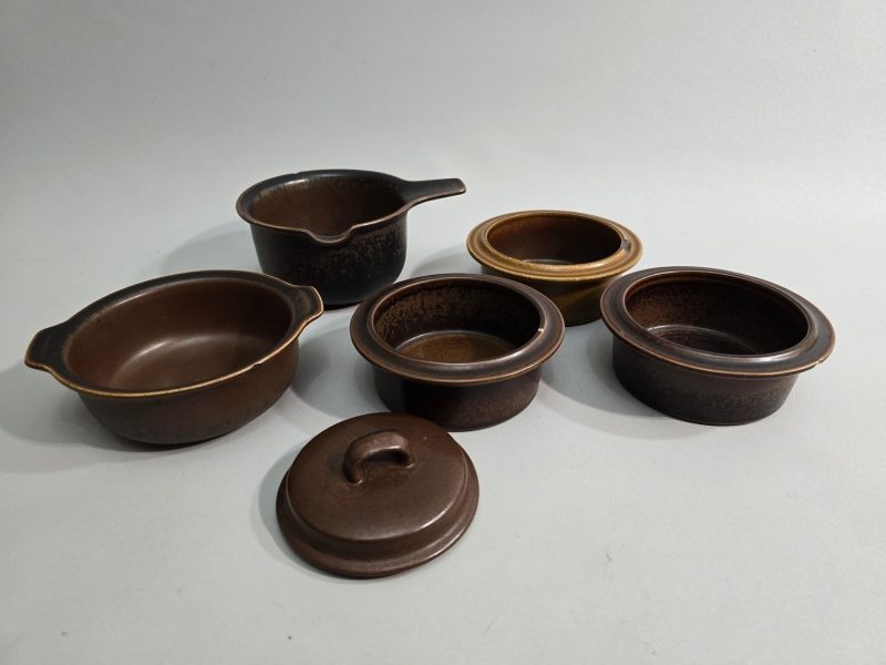 Servisdelar, Arabia, "Ruska", Glaserad stengods, Designer: Ulla Procopé