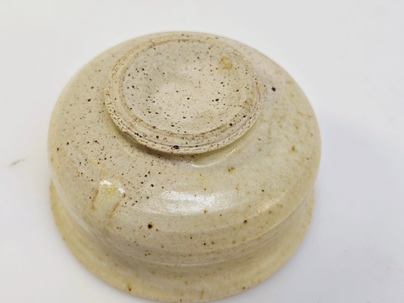 Handgjord keramisk skål, 4 cm hög
