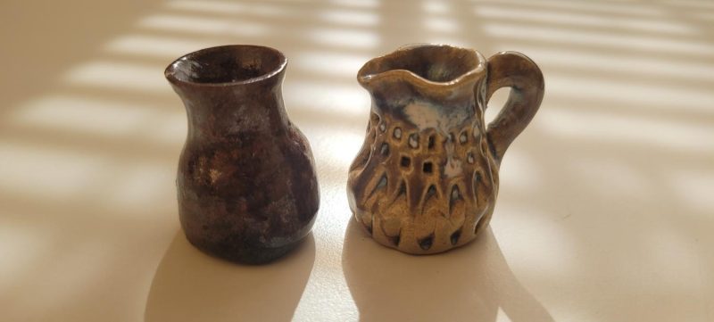 Miniatur vaser, kannor ljusstake i mässing