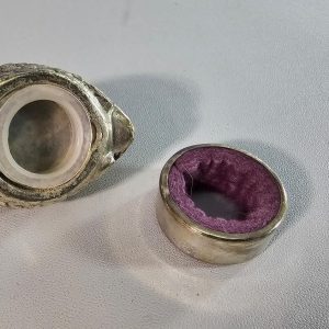 Vaktelformad  pepparshaker i nysilver och ett pasr droppstopp ringar