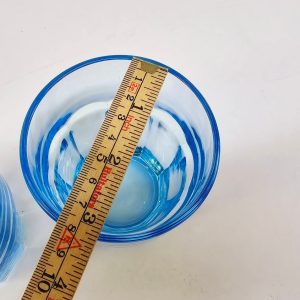 Stilrena blå glas från Duralex – Perfekta för sommarens dukning!