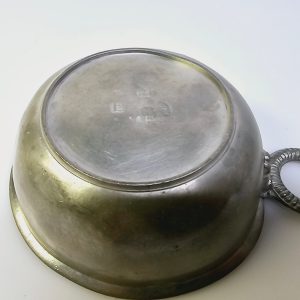 Antik tennkåsa – Tidlöst hantverk från 1800/1900-talet, Ø12 cm