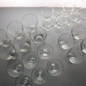 Exklusiv Glasservis med 24 Glas – Elegant och Tidlös Design