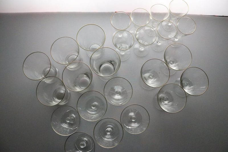 Exklusiv Glasservis med 24 Glas – Elegant och Tidlös Design