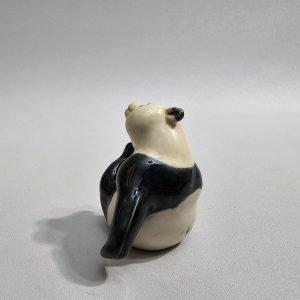 Panda figurin i porslin, Stämpel CHINA 004