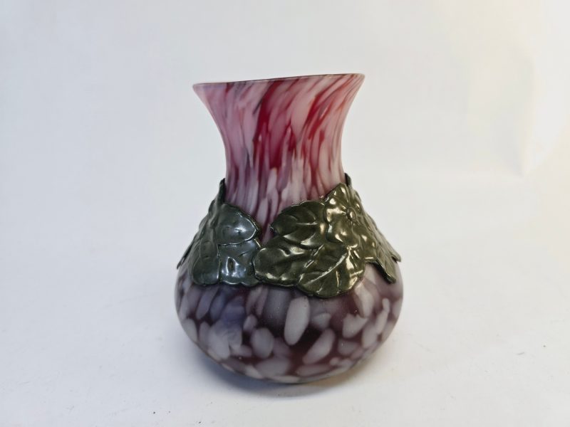 Unik Konstglasvas med Metallrelief – Handblåst Skönhet, 14 cm