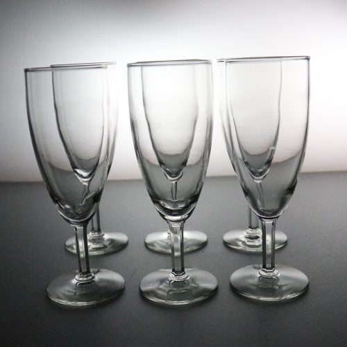 Eleganta Champagneglas – Stilren Design för Alla Tillfällen
