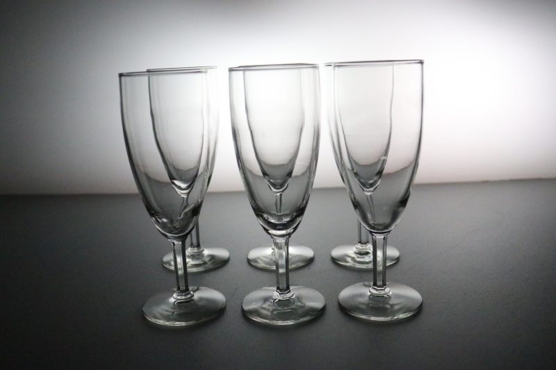 Eleganta Champagneglas – Stilren Design för Alla Tillfällen