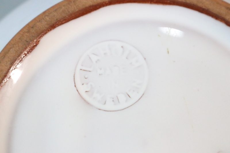 Kruka från Laholm keramik Sweden, vit med ljusblå dekor av blad - 2152