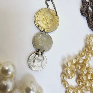 Vintage smyckeskollektion – En skattkista av tidlös elegans