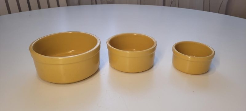 3st gula skålar formar i keramik