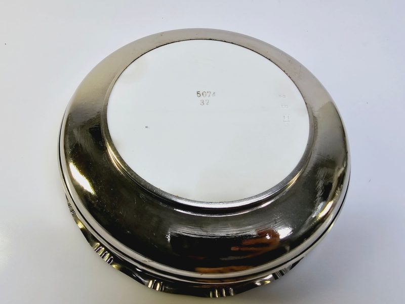 Elegant serveringsskål i silver och porslin, 24 cm