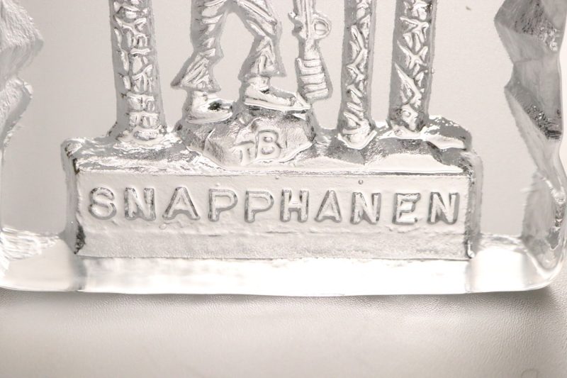 Glasskulptur “Snapphanen” av Thore Brogårdh