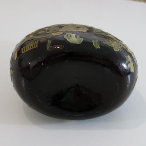 Flaska i rött glas med orientalisk dekor, 1800-tal