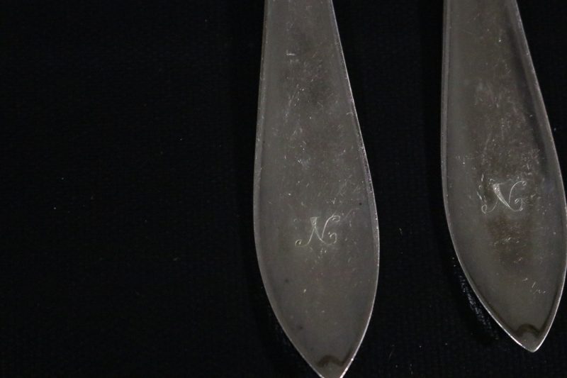 Exklusivt Set av Antika Gafflar - Prima Nysilver med Elegant Monogram
