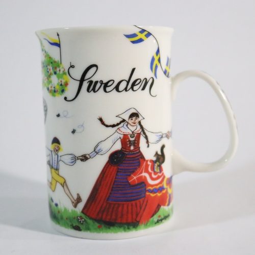 Charmig svensk mugg med folkdräktmotiv – Ett klassiskt samlarobjekt!