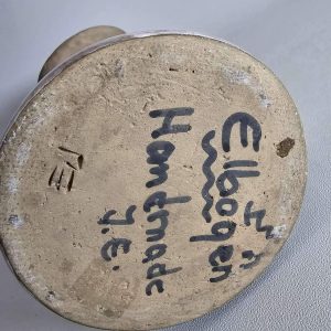 Dam figurin Elbogen, signerad EJ; Höjd 34cm