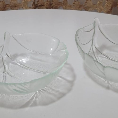 Ett par Salladsskålar i klart glas, kålblad design