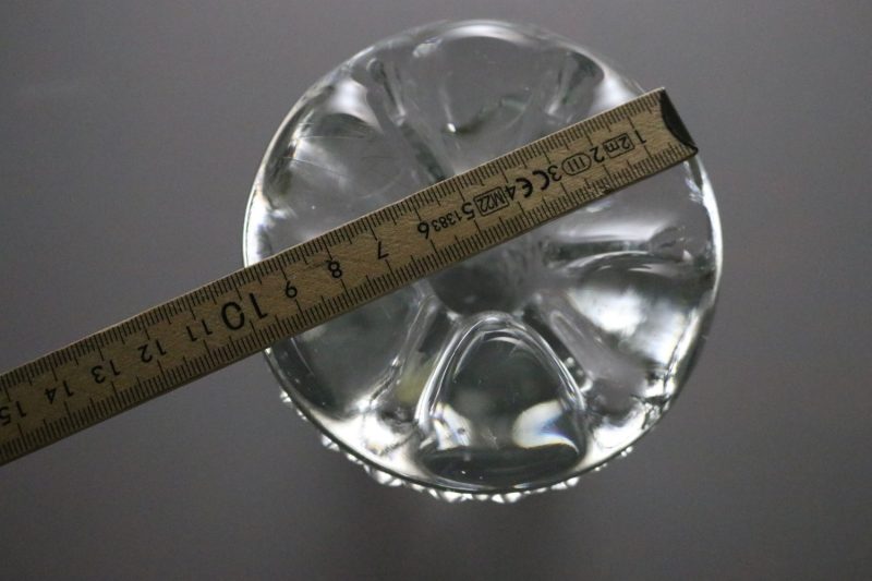 Ljusstake i klarglas, troligen från Svenskt glasbruk