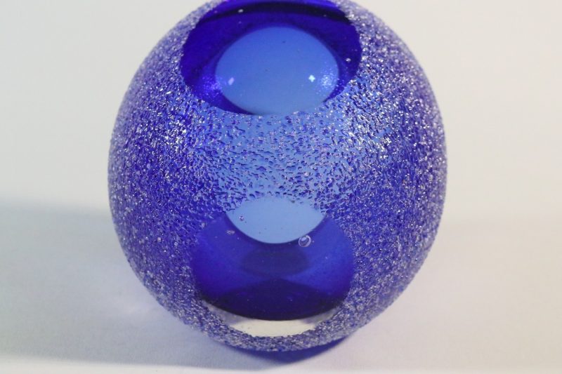 Skål av konstglas. Vintage Glaskonst, Ljuslykta, "Galaxy Sandy"