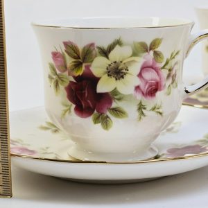 Queen Anne Bone China - Eleganta Tekoppar med Rosmotiv, Set om 4