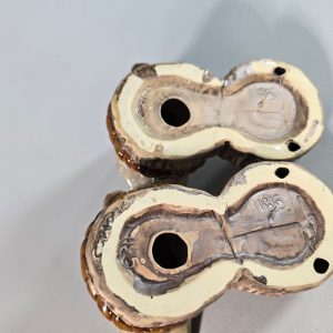 Ett par ljushållare i keramik, Fiskmåsar 1185