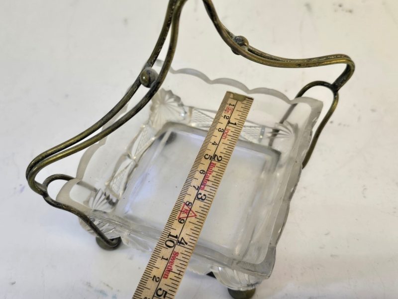 Elegant glas- och metallkorg - Vintage charm för ditt hem